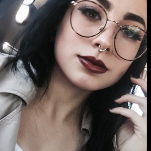 Meet your Posher, Alejandra